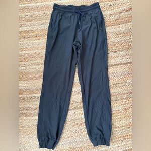 Lululemon Women’s Size 4 Black Lined Joggers